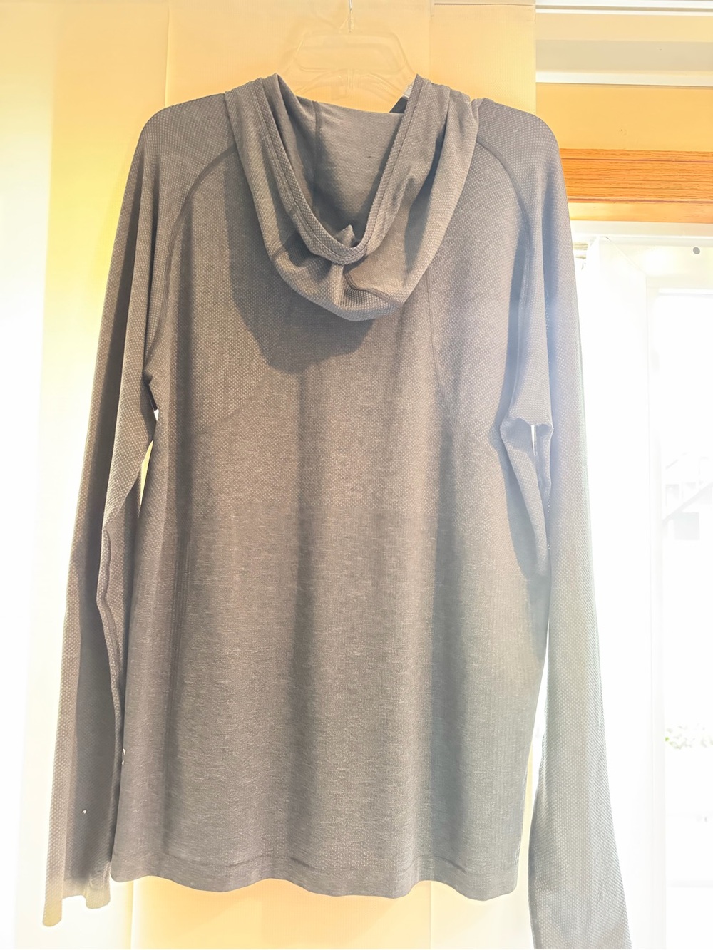 lululemon athletica Men's Light Grey Hooded Long-Sleeve Shirt